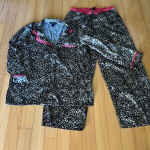 Victoria’s Secret size medium satan pajama see EUC
